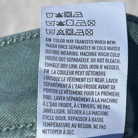 EUC 2-pairs American Eagle shorts Green Size 8 White Size 10 - Picture 2 of 10